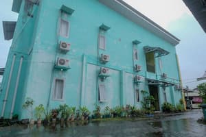 thumbnail: Front of property