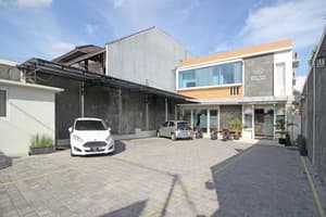 thumbnail: Front of property