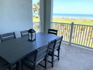 thumbnail: Outdoor dining