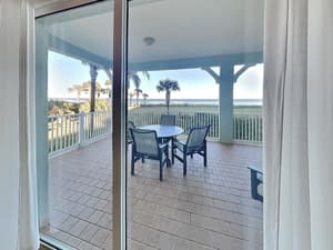 thumbnail: Outdoor dining