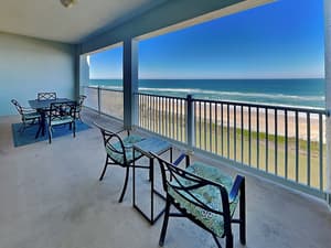 thumbnail: Outdoor dining