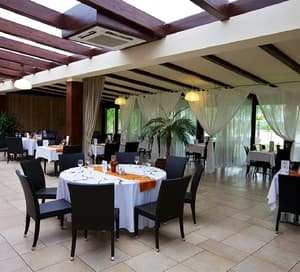 thumbnail: Family dining