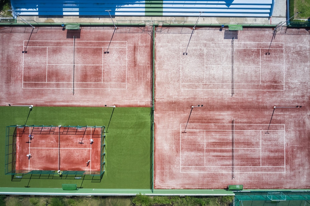 Tennis court