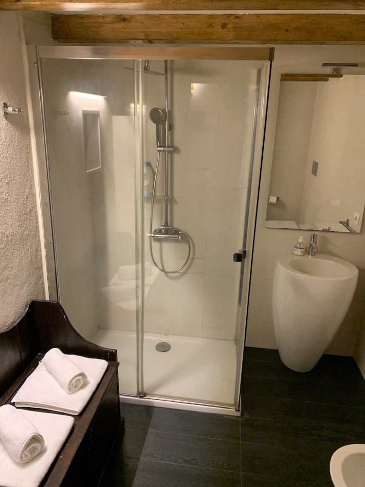 Bathroom shower