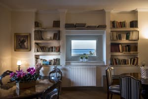 thumbnail: Interior entrance