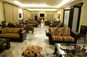 thumbnail: Lobby sitting area