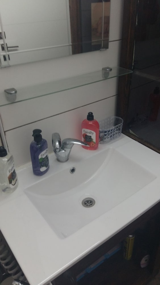 Bathroom sink