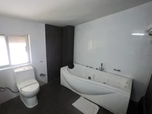 thumbnail: Deep soaking bathtub