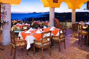 thumbnail: Outdoor dining
