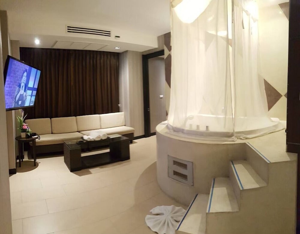 Jetted tub
