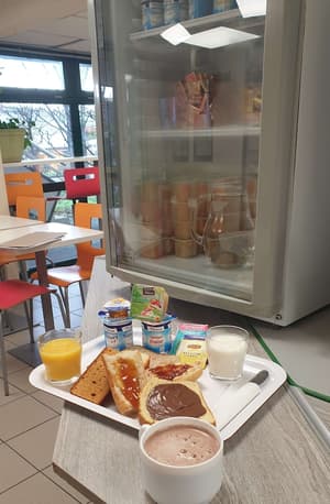 thumbnail: Breakfast area