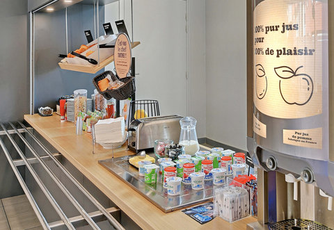 Hotel Le Mans Centre Breakfast Buffet