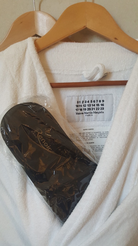 Bathroom amenities