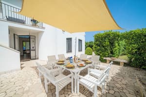 thumbnail: Outdoor dining