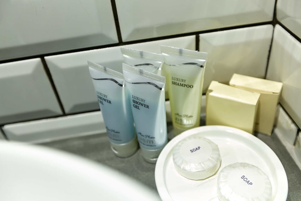 Bathroom amenities