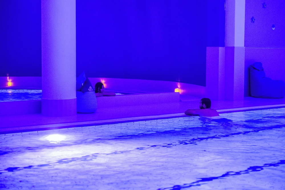 Swimming pool-spa