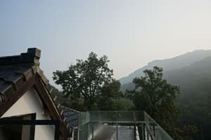 thumbnail: Exterior detail