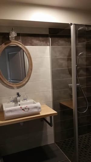 thumbnail: Bathroom shower