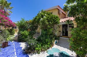 thumbnail: Front of property