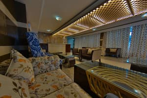 thumbnail: Lobby sitting area