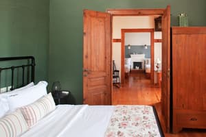 thumbnail: Exterior detail