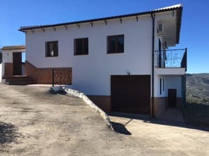 thumbnail: Front of property