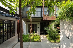 thumbnail: Exterior detail