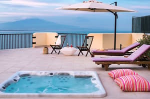 thumbnail: Outdoor spa tub