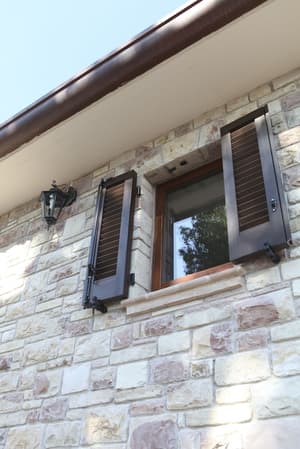 thumbnail: Exterior detail