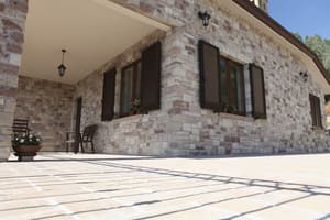 thumbnail: Front of property