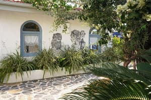 thumbnail: Exterior detail