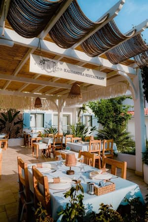thumbnail: Outdoor dining