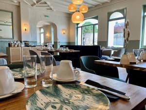 thumbnail: Restaurant