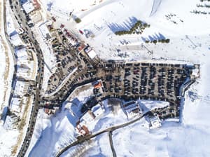 thumbnail: Skiing