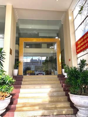 thumbnail: Interior entrance