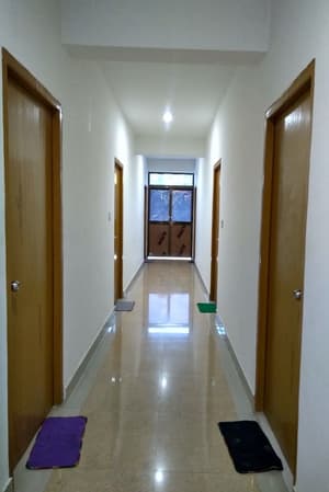 thumbnail: Hallway