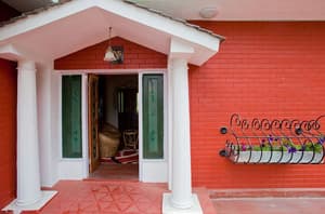 thumbnail: Exterior detail
