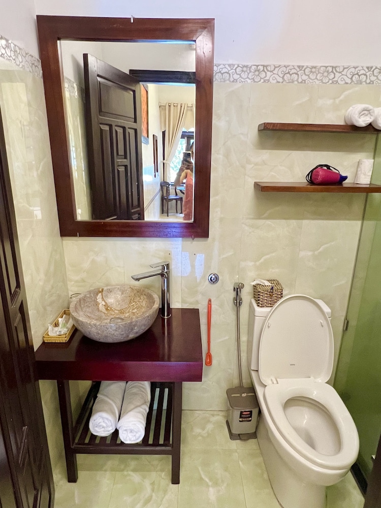 Bathroom sink