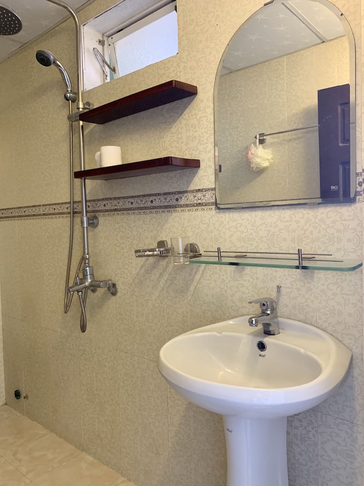 Bathroom sink