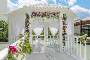 thumbnail: Outdoor wedding area