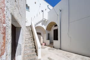 thumbnail: Exterior
