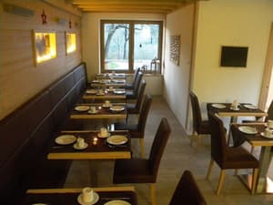 thumbnail: Breakfast area