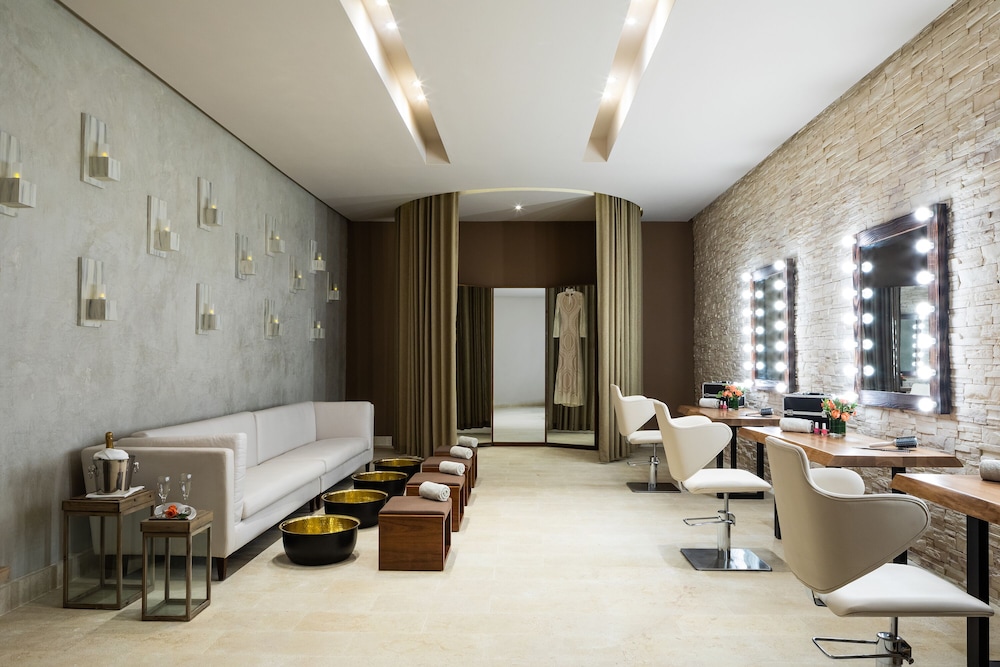 Nail salon