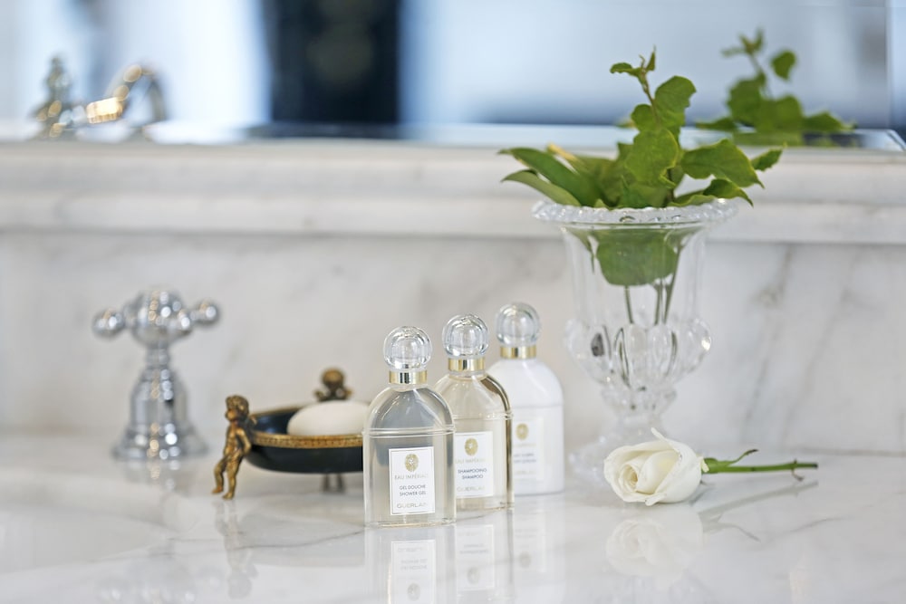 Bathroom amenities