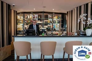 thumbnail: Bar (on property)