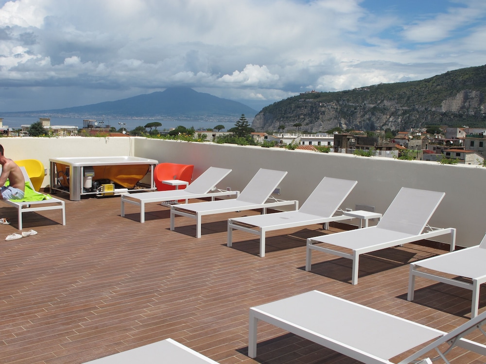 Sundeck