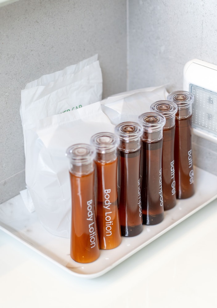 Bathroom amenities