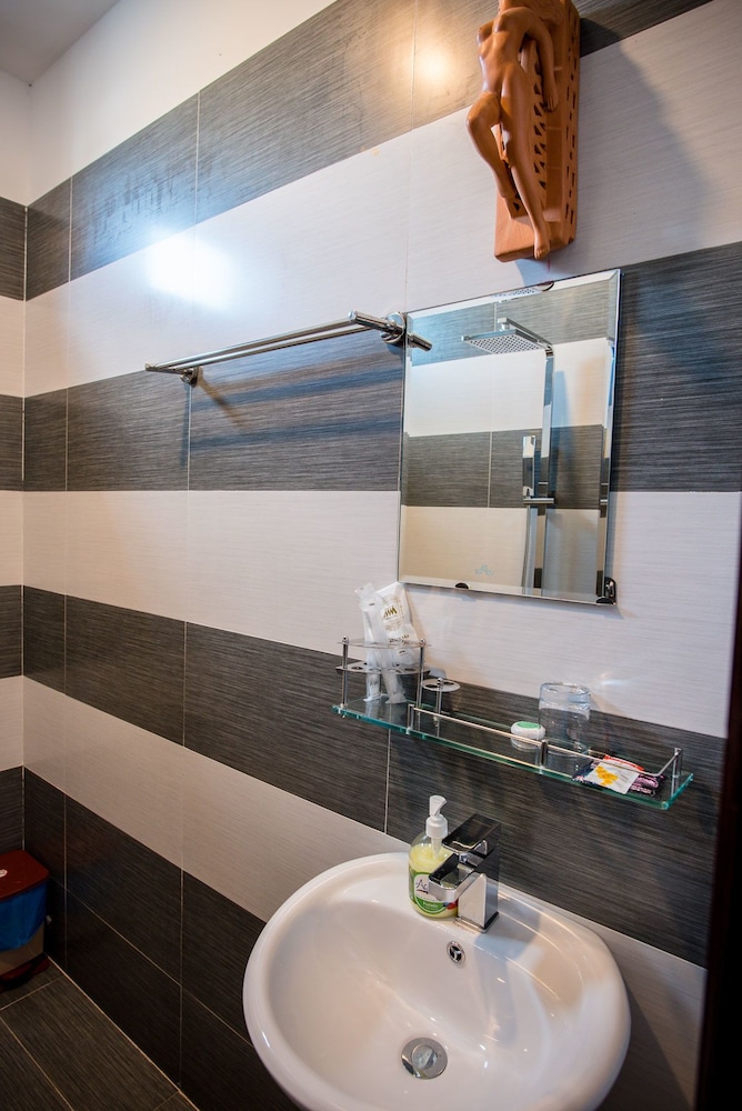 Bathroom amenities