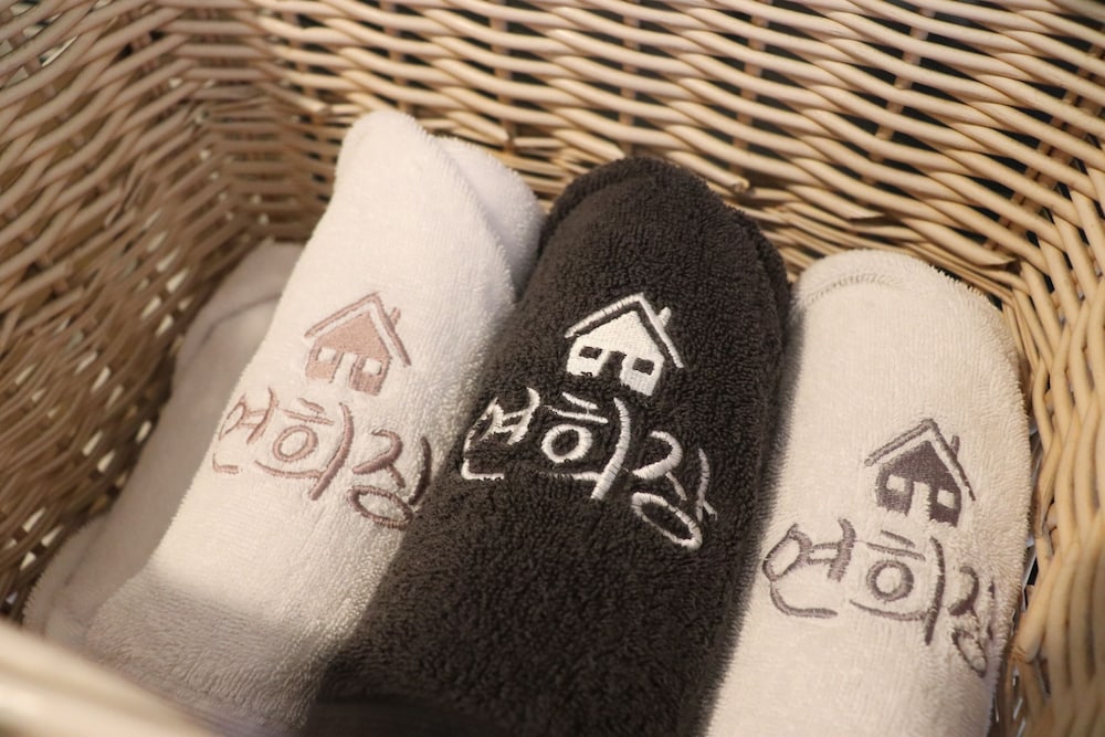Bathroom amenities
