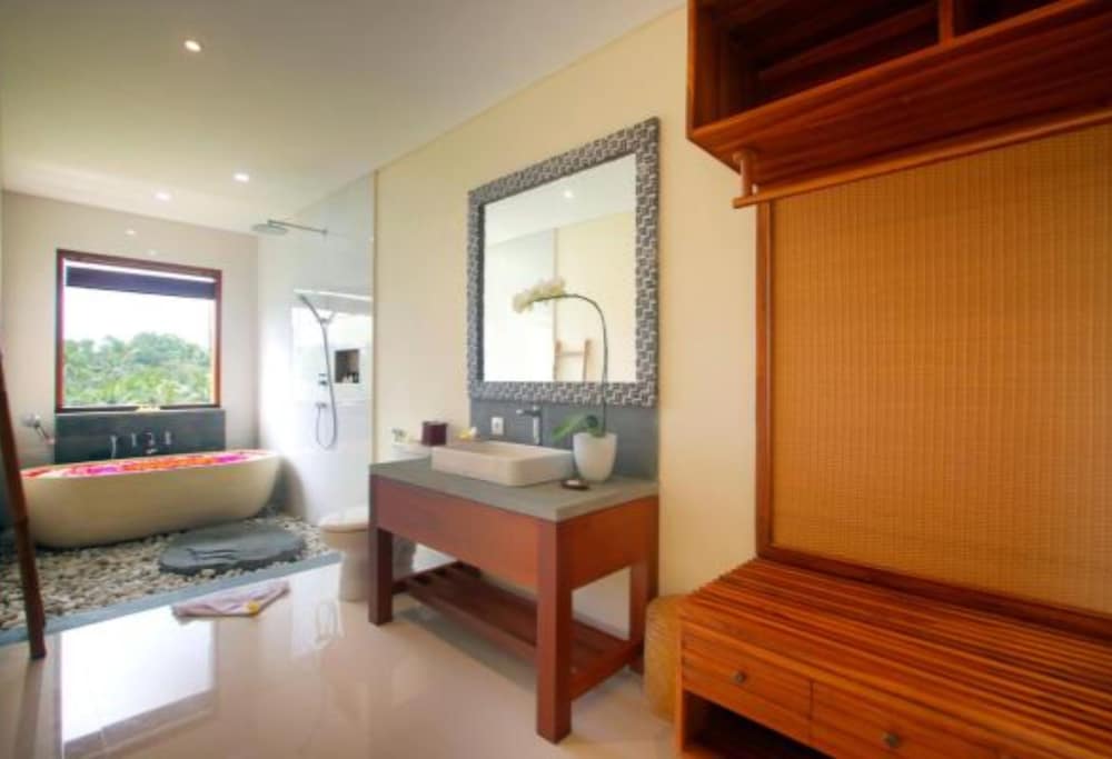 Bathroom amenities
